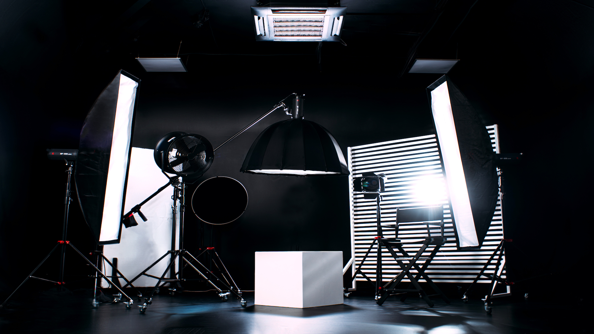 商家入驻 - modern photo studio with professional equipment b 2022 02 01 22 39 54 utc